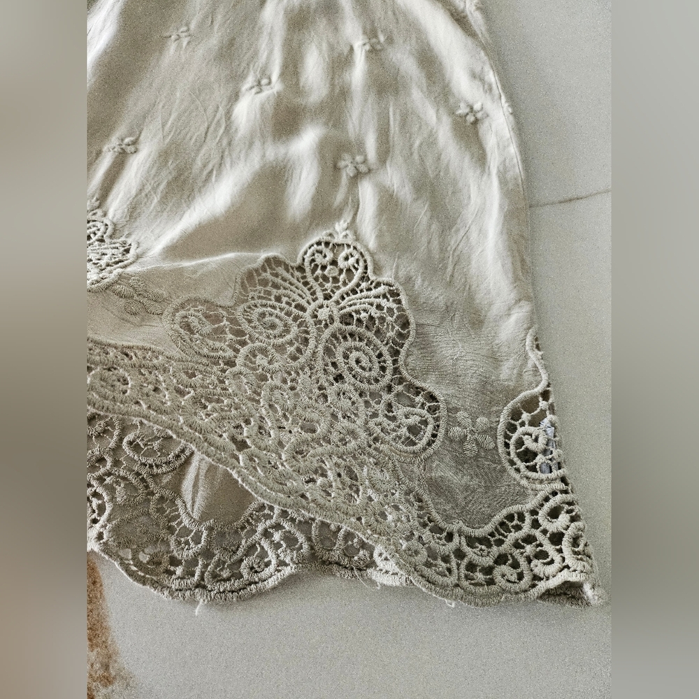 Johnny Was Tunic Embroidered Floral Beige Cupra Rayon Sheer V Neck Top Sz M - Picture 12 of 16